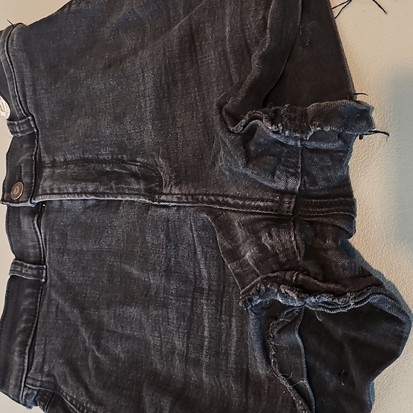Hollister Size 8 Faded Black High Rise Jean Shorts - Picture 5 of 8